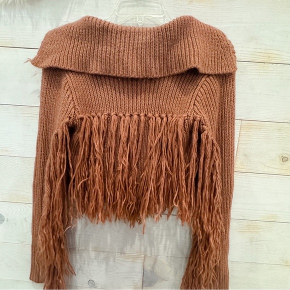 Hot & delicious fringe zip sweater ❤️ size small - Picture 5 of 6